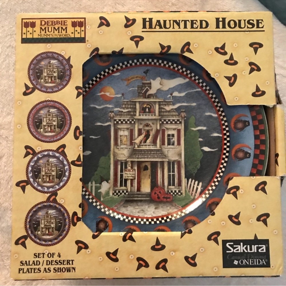 Debbie Mumm 8 inch Halloween dessert plates - Picture 4 of 7